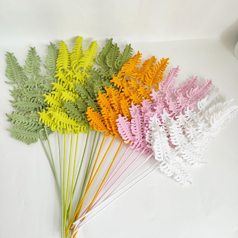 Yarn Home Decor - Eğreltiotu yaprakları ve çim bitmiş çiçek